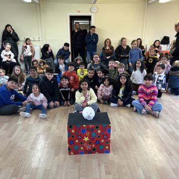 Kids enjoying balloon animals and games at a fun-filled Arnold party with Magic Stuart.