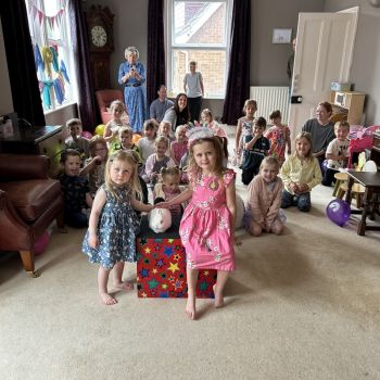 Kids' birthday photo with Snowy the rabbit in Ashby