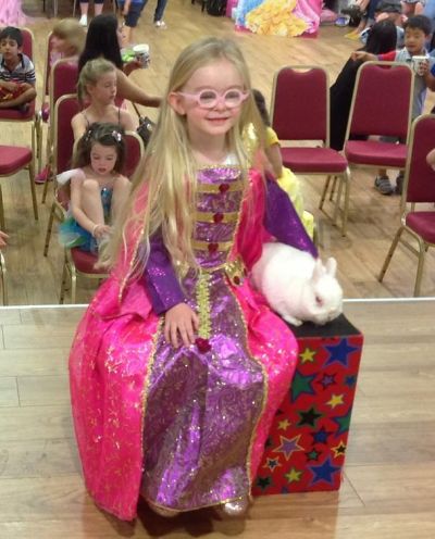 magician-childrens-entertainer-belper Stuart Brown, Derby's Renowned Children's Magician, Entertaining at a Belper Kids' Party