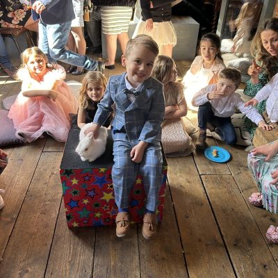Stuart the magician, professional children's entertainer for unforgettable kids' parties in Carlton