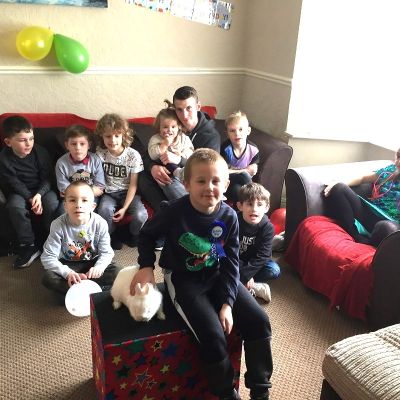 Stuart the magician, leading children's entertainer for fun kids' parties in Chellaston, Derbyshire