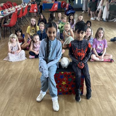 Stuart the magician, a talented children's entertainer delivering enchanting magic shows and thrilling kids' parties in Mansfield, where fun and laughter never stop