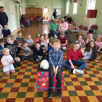 Stuart the magician, top children's entertainer in West Bridgford, creating magical moments and unforgettable kids' parties filled with laughter, excitement, and interactive fun