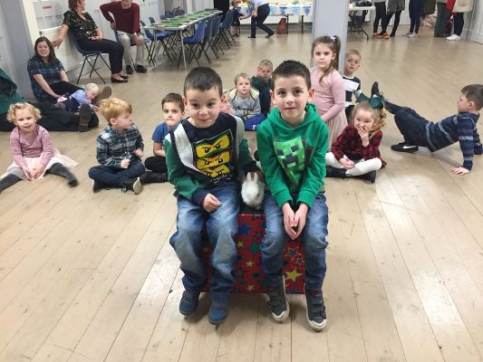 magician-childrens-entertainment-long-eaton Stuart the magician, expert children's entertainer in Long Eaton, bringing magic, laughter, and thrilling kids' parties full of wonder and excitement