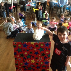 balloon twisting for kids parties in Castle Donnington