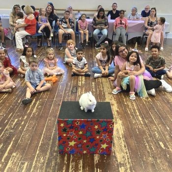 Magic Stuart – children’s magician and entertainer in Derby & Midlands