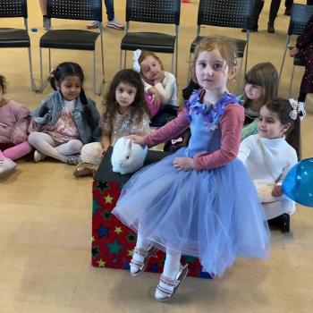 Children’s entertainer with Snowy the live rabbit at a birthday party in Arnold