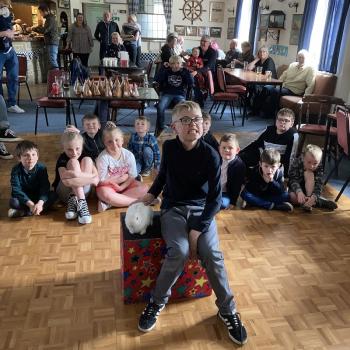 Children’s entertainer with Snowy the live rabbit at a birthday party in Ashbourne