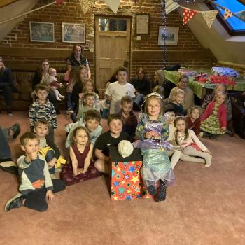 Children’s entertainer with Snowy the live rabbit at a birthday party in Bestwood