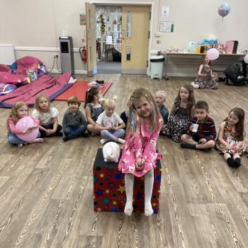 Snowy the live rabbit at Children’s Birthday Party in Castle Donington Children’s entertainer with Snowy the live rabbit at a birthday party in Castle Donington