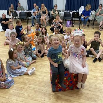 Children’s entertainer with Snowy the live rabbit at a birthday party in Hucknall