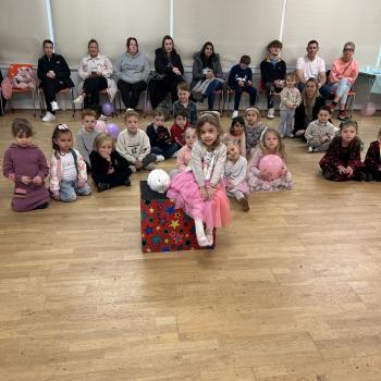 Snowy the live rabbit at Children’s Birthday Party in Ilkeston Children’s entertainer with Snowy the live rabbit at a birthday party in Ilkeston