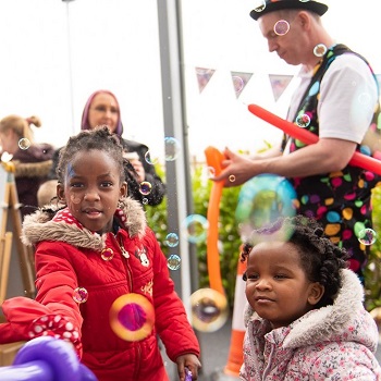 childrens entertainer birthday carnival schools