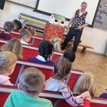 Children's entertainer performing an interactive fun magic show at a birthday party in Grantham