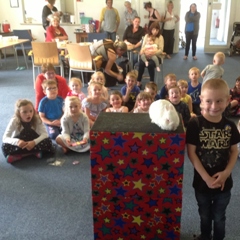 kids party entertainment with magic show Leicester