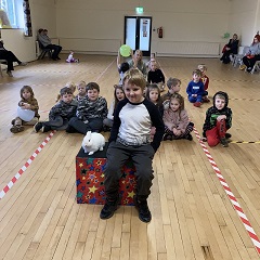 magic and balloon twisting for kids parties in Nottingham